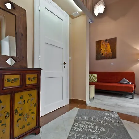 Daire Andrassy Studio